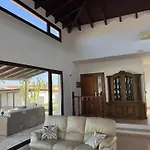 Βίλα Solerolo - Stunning In Parque Holandes