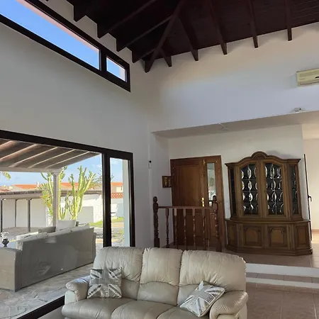 Villa Solerolo - Stunning In Parque Holandes